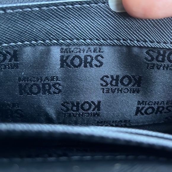 Michael Kors JET SET ZIPAROUND CONTINENTAL BLACK WALLET - Picture 8 of 14